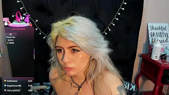 HollyWould__ on StripChat 