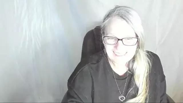 irinamaux on StripChat 