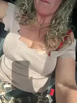 JenniLowen on StripChat 