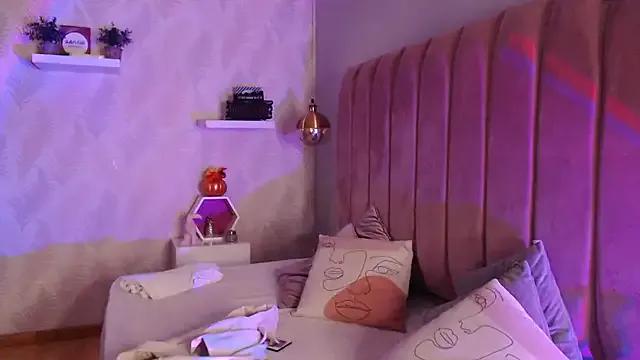 LeenaBrown on StripChat 