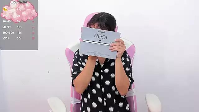 little_dolly1 on StripChat 