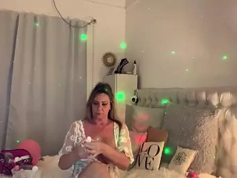 lolavalecuatro on StripChat 