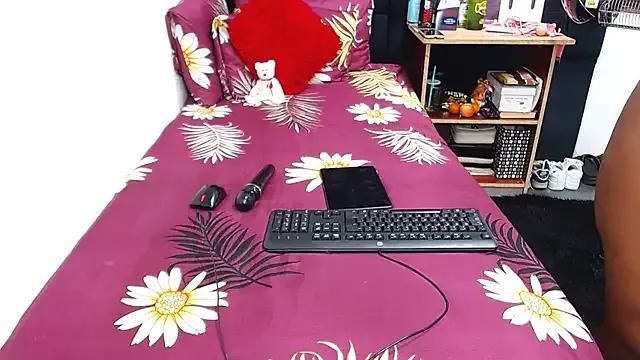 Lolobooty222 on StripChat 