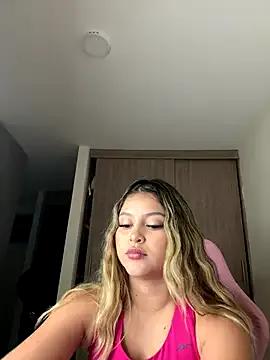 lunablossom_ — Wet my pussy