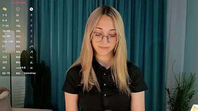 Marry_sharp — take off my panties under my shorts