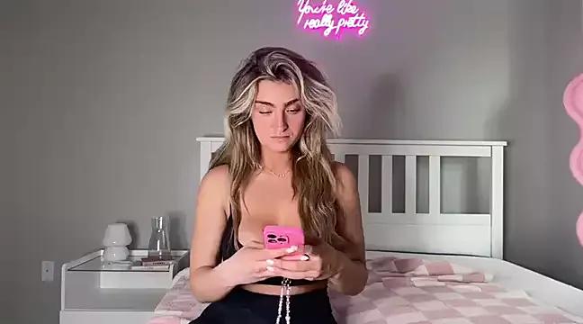 meggsworld on StripChat 