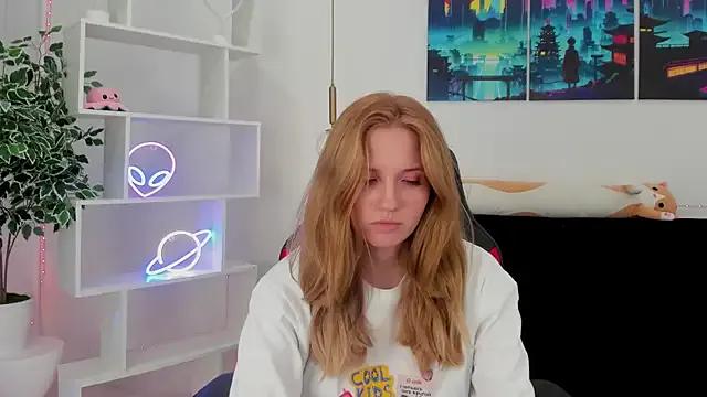 MelissaLiss — look into the camera