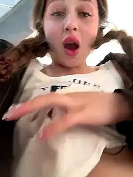 mmelicious on StripChat 