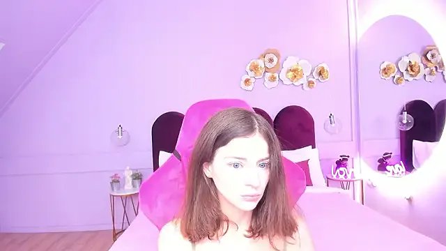 NikkaBush — topless in bath