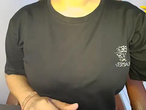 QUEEN_SUKU — Show boobs