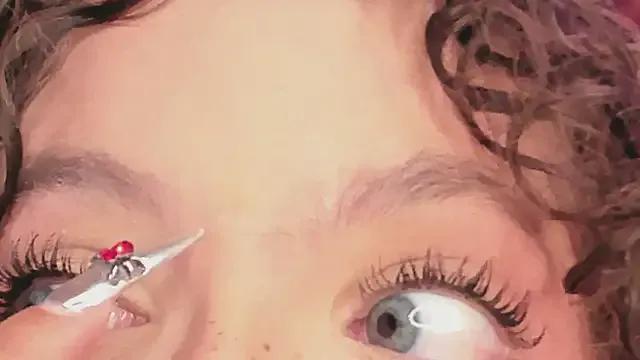 Sapphire_Venuss on StripChat 