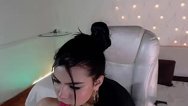 saray__jones on StripChat 
