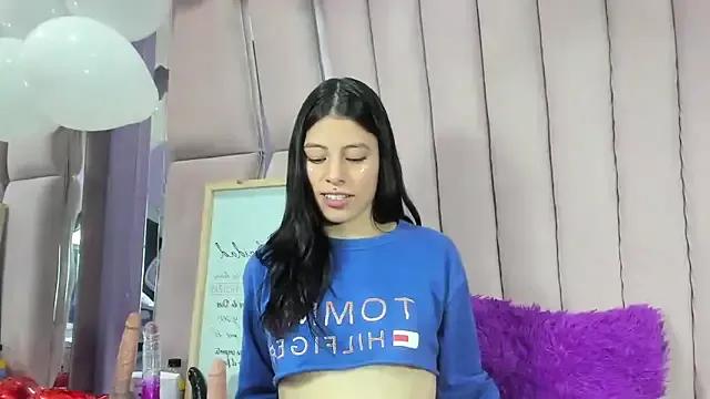 Sasha_Petitte on StripChat 