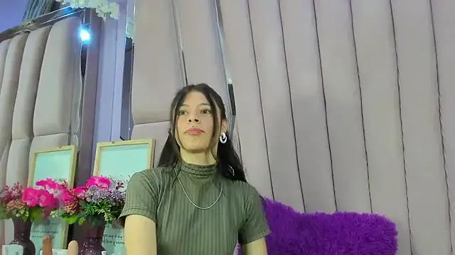 Sasha_Petitte on StripChat 