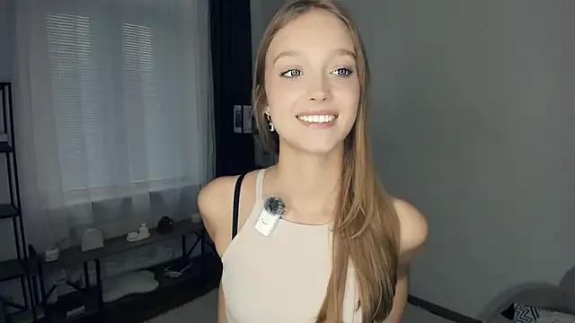 SerrenaAa — show my collarbone