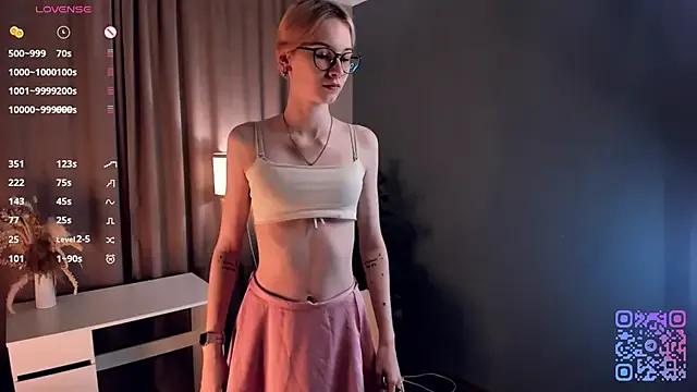 SharylSmalt — air kiss