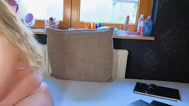 SherryOutdoor1 — Titts out 5 min