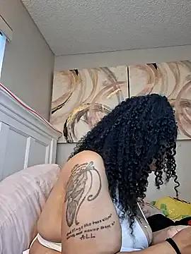 sweetnjuicyyy on StripChat 