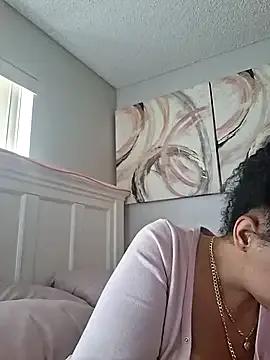 sweetnjuicyyy on StripChat 