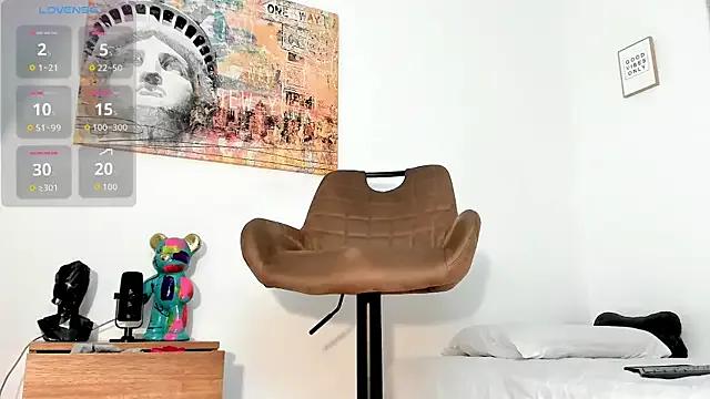 Thiago_Hill — SHOW NAKED