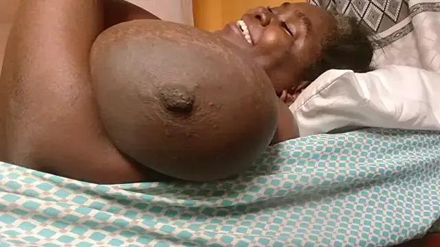 titi_fiesta on StripChat 