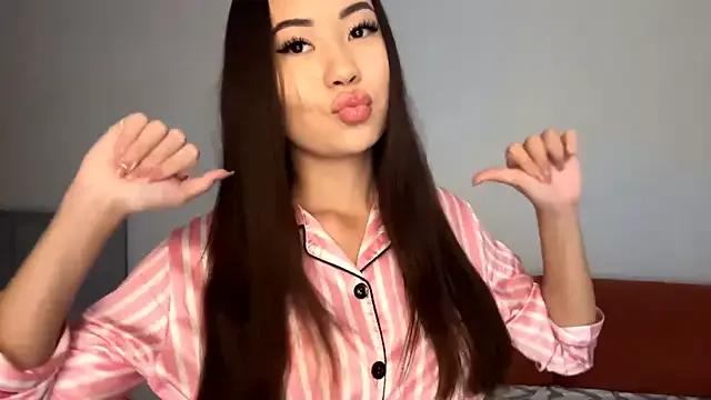 Ur_neighbor_Kira on StripChat